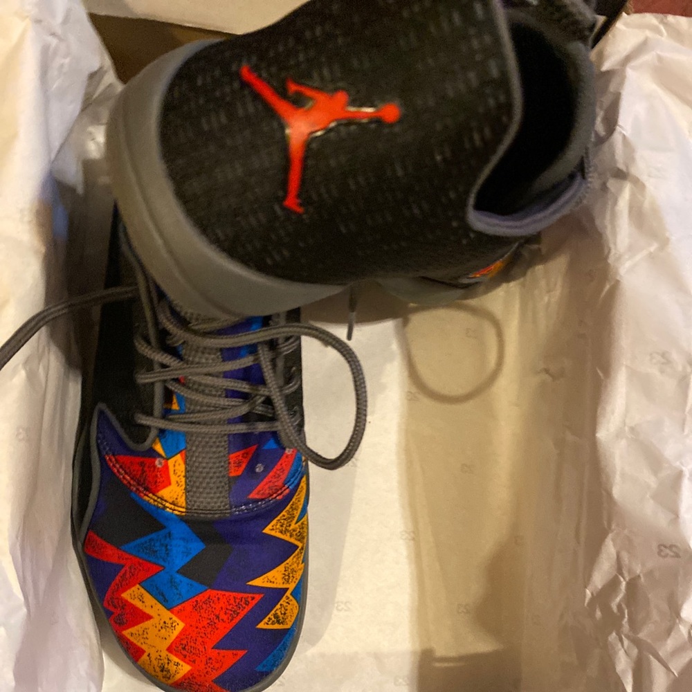 Jordan eclipse size 4y